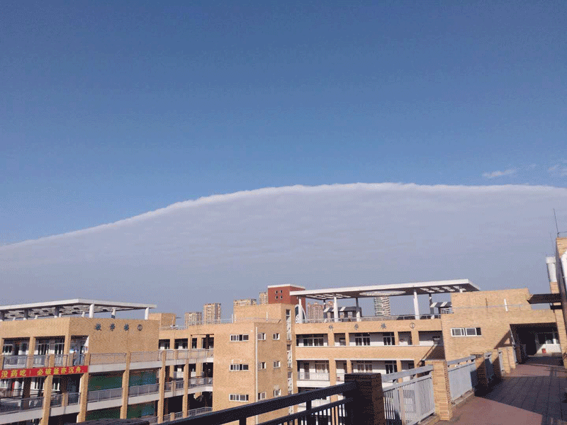 惊艳！广东多地出现“阴阳云”