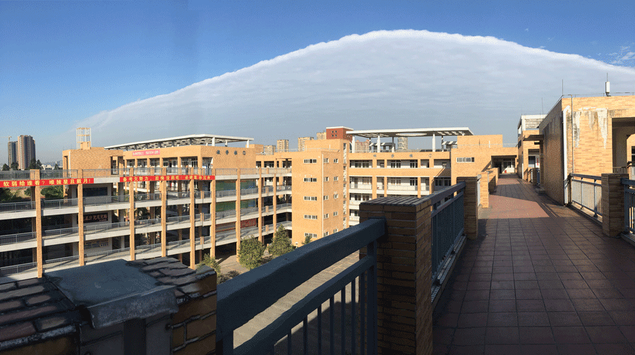 惊艳！广东多地出现“阴阳云”