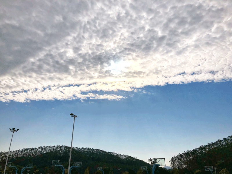 惊艳！广东多地出现“阴阳云”