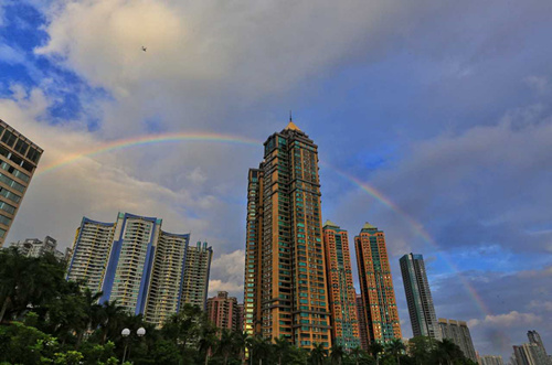 广东多地雨后现蓝天彩虹 你看到了吗？