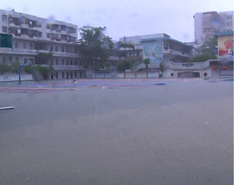 广东：12市县因暴雨启动停课机制 