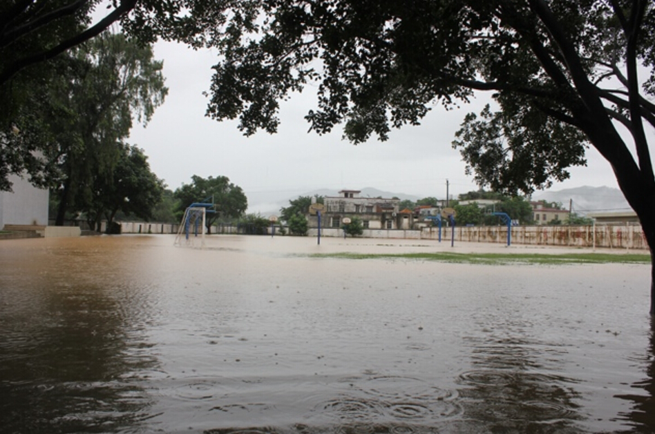 广东：12市县因暴雨启动停课机制 