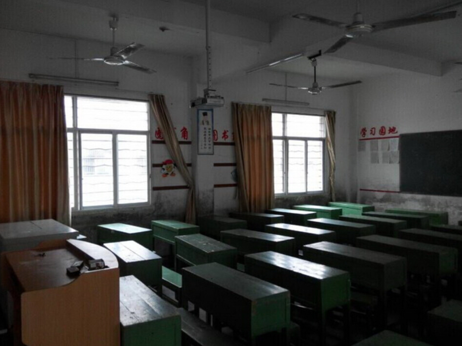 广东：12市县因暴雨启动停课机制 