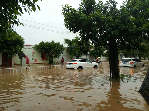 综合消息|台风“艾云尼”致广东大雨倾盆 受灾严重
